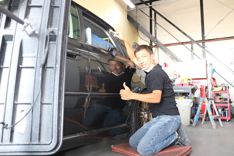 ドアに複数のへこみがあるとご相談、2ヶ所目は修理費半額！