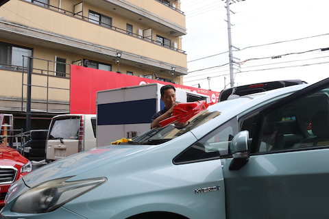 車検に通らないと言われたガラスのひび割れを修理！