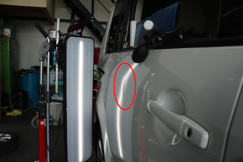 デリカ スライドドアの大きなへこみを塗装なしで修理！