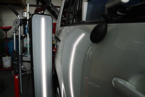 デリカ スライドドアの大きなへこみを塗装なしで修理！