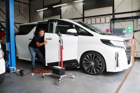 新車より中古車が高いアルファード、価値を下げずに修理！