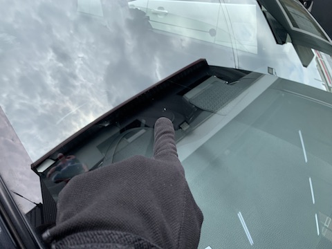 ワゴンRのフロントガラスひび割れ、当日施工で直します！