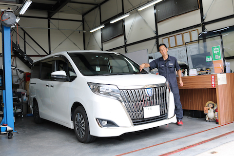 台風接近、飛来物でフロントガラスが割れたら修理！