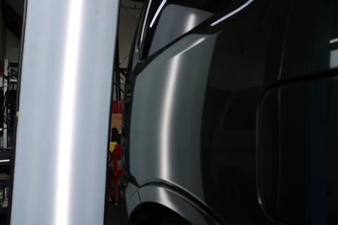 ジムニーリアタイヤ上あたりのへこみを即時施工！