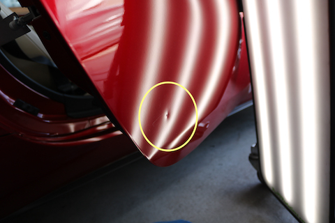 マツダ ソウルレッドのヘコミは、塗装しないデントリペアで修理！