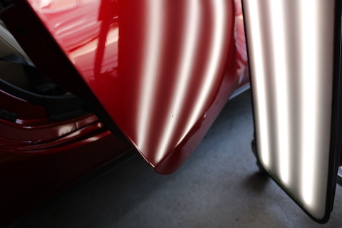 マツダ ソウルレッドのヘコミは、塗装しないデントリペアで修理！