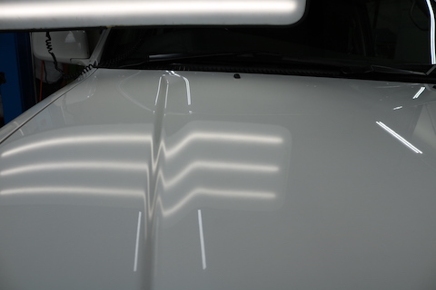 ハイラックスサーフのボンネットへこみを即時修理！