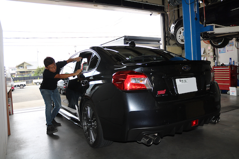 WRXドアパンチのへこみを即時施工で直します！