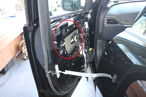 修理を断られたプレスラインのへこみをデントリペアで修理！