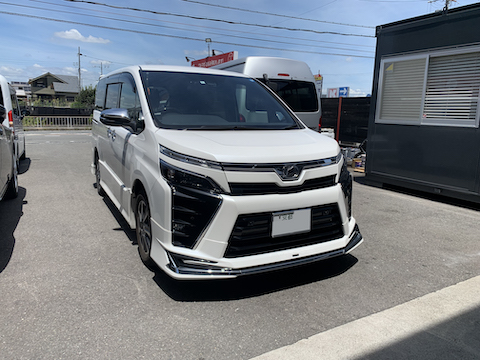 ハイブリッドは特殊フロントガラス、高額な交換より修理！