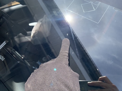 ハイブリッドは特殊フロントガラス、高額な交換より修理！