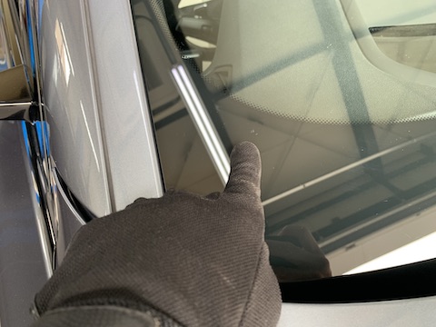 BMW フロントガラス角部分のひび割れを修理