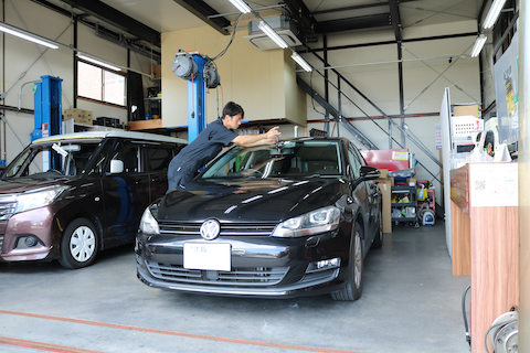 フロントガラス修理、輸入車・日本車・車種問わず！