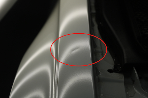 ベンツ C220dのフェンダ部分のへこみを即時修理！