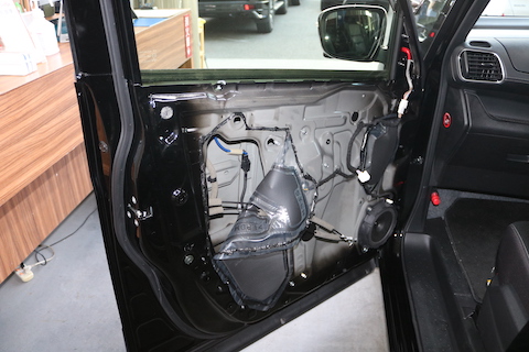 台風で被害続出のドアパンチのへこみを即時修理！