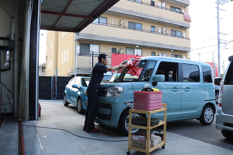 フロントガラスのひび割れ大きい傷を修理！