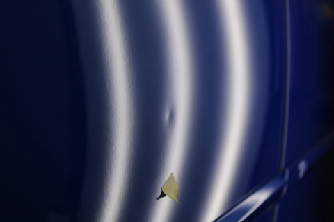 WRXのドアのへこみを塗装せずに修理！