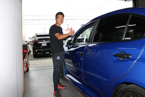 WRXのドアのへこみを塗装せずに修理！