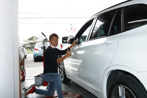 BMWでもドアのへこみなら15分程度で修理！