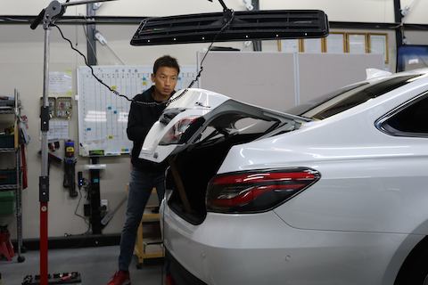 トランクのへこみも塗装しないでデントリペア修理可能！