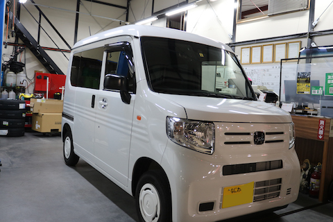 バックドアのへこみも塗装しないデントリペアで直せる！