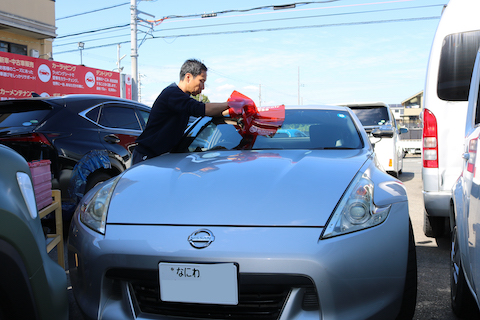 1    ウインドリペアとは？を徹底解説！  下記リンクをご覧ください。   http://www.dent-smile.jp/sekou/windrepair/what-is-window-repair.html  傷は放置すると伸びます！    フェラーリのウインドリペアを動画をご紹介！    『愛車もお客様も笑顔にする会社』  デントスマイル    是非、日々の作業記録もご覧下さい。  日々の作業記録はこちら    デントスマイル　YOUTUBEチャンネル    デントスマイル　インスタグラム    ライン友達募集中      