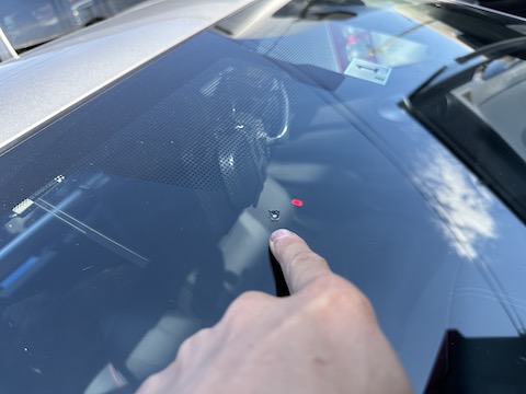 1    ウインドリペアとは？を徹底解説！  下記リンクをご覧ください。   http://www.dent-smile.jp/sekou/windrepair/what-is-window-repair.html  傷は放置すると伸びます！    フェラーリのウインドリペアを動画をご紹介！    『愛車もお客様も笑顔にする会社』  デントスマイル    是非、日々の作業記録もご覧下さい。  日々の作業記録はこちら    デントスマイル　YOUTUBEチャンネル    デントスマイル　インスタグラム    ライン友達募集中      