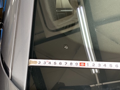 BMW フロントガラス角部分のひび割れを修理