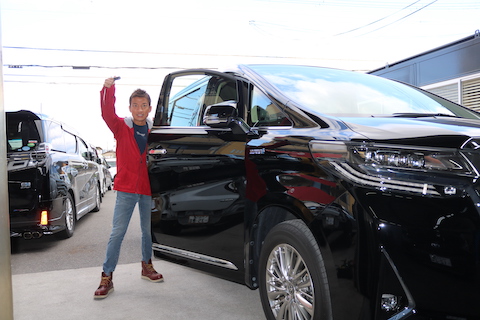 アルファードのドアノブ横のへこみを塗装なしで即時修理！