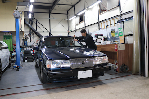 VOLVOのフロントガラスのひび割れ修理