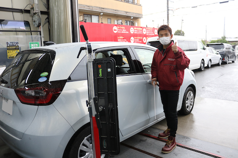 新車フィットのドアにへこみ、塗装しないで直せます！