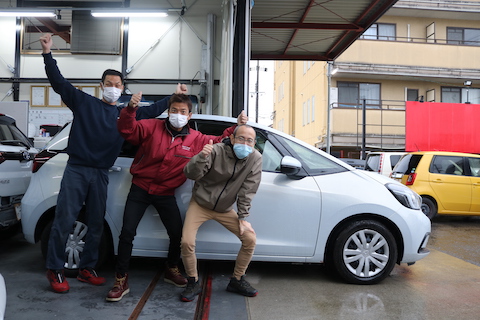 新車フィットのドアにへこみ、塗装しないで直せます！