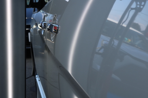 愛車のへこみを瞬時に解決！修理跡が残らないデントリペア！