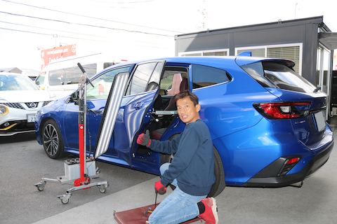 スバルのプレスラインのへこみをデントリペアで即時修理！