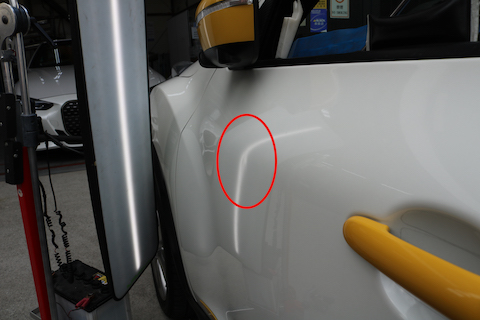 日産ジュークのドアのへこみを即時に修理でお悩み解決！