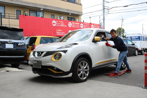 日産ジュークのドアのへこみを即時に修理でお悩み解決！
