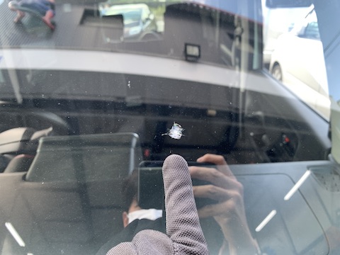 フロントガラス修理は当日即時施工！