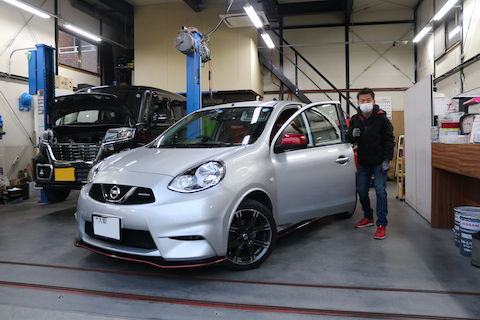 ドアパンチ被害で縦長のへこみを日帰り修理