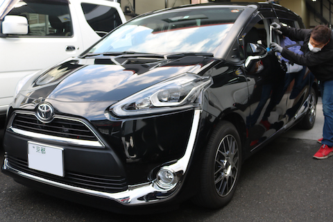 シエンタのドアのへこみを即時に修理！