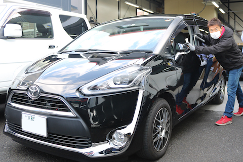 シエンタのドアのへこみを即時に修理！