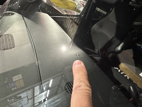 いろんな車のフロントガラス修理に即時修理で対応！