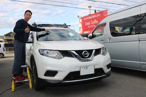 フロントガラスに2ヶ所のひび割れも交換より修理！