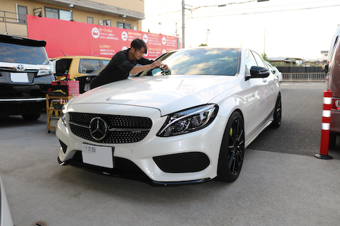 ベンツのフロントガラス修理、車検合格する仕上がり！