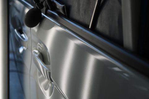 ドアのプレスラインをデントリペアで即時解決！