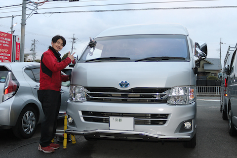 フロントガラス飛石でひび割れ、当日施工します！