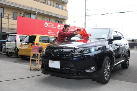 フロントガラスのひび割れ1時間程度で修理！