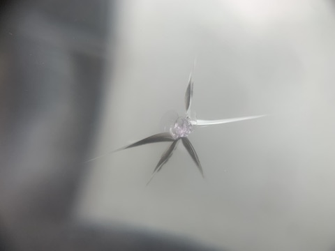 大きなキャンピングカーのフロントガラス修理も対応！