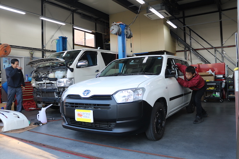 車のへこみ修理が気軽に直せる！最短15分、8,000円〜