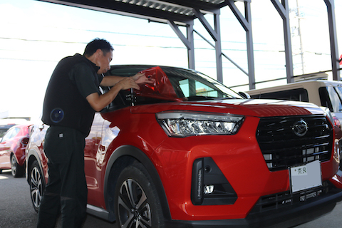 デントスマイルはフロントガラス修理を即時対応！