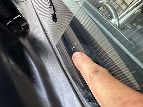 小さな傷でも傷が大きくなります！500円玉までなら修理可能！